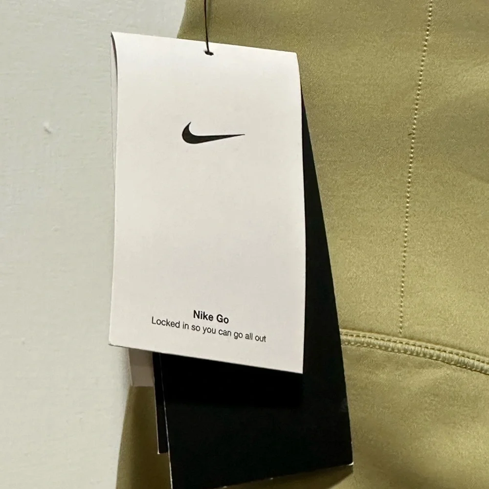 Nike One Olive Green High-Waisted Firm Support Leggings W/ pockets NWT Small